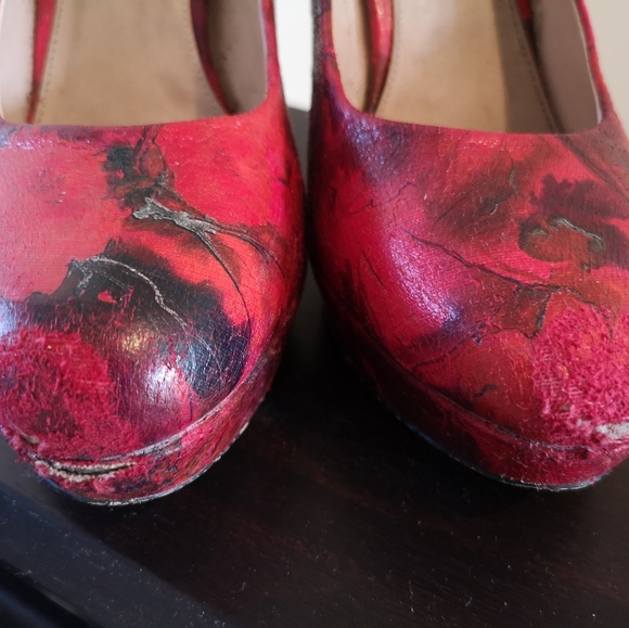Le Chateau red patterned heels - Picture 2 of 3
